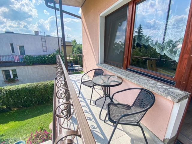 חדר סטנדרט לשלושה עם מרפסת, Pokoje Gościnne Anna