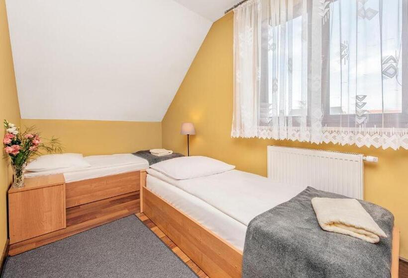 חדר סטנדרט לשלושה עם חדר אמבטיה משוף, Rysiówka Pokoje Gościnne