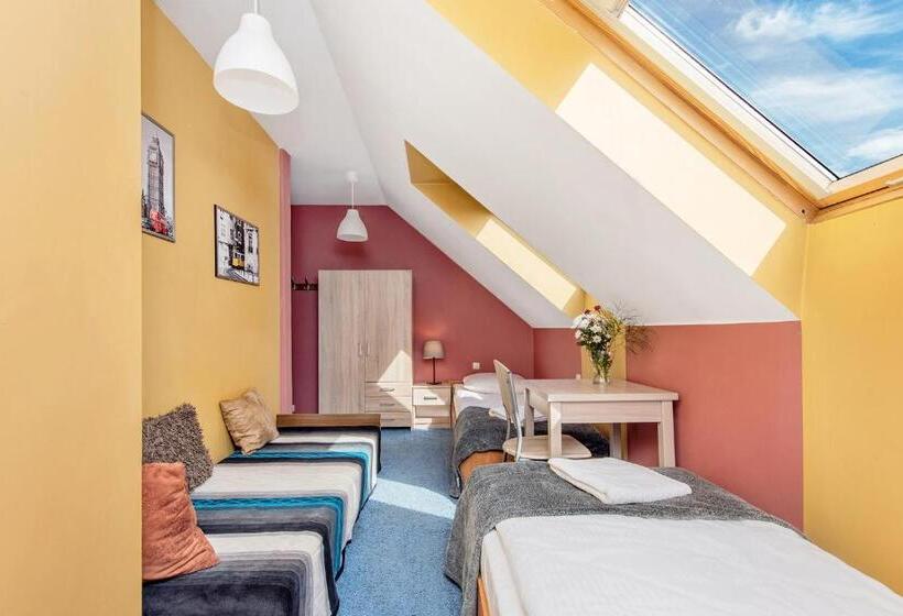 חדר סטנדרט לשלושה עם חדר אמבטיה משוף, Rysiówka Pokoje Gościnne