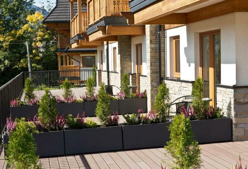 带山景的工作室, Royal Hill Residence