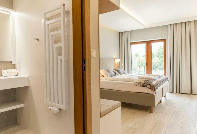 带山景的工作室, Royal Hill Residence