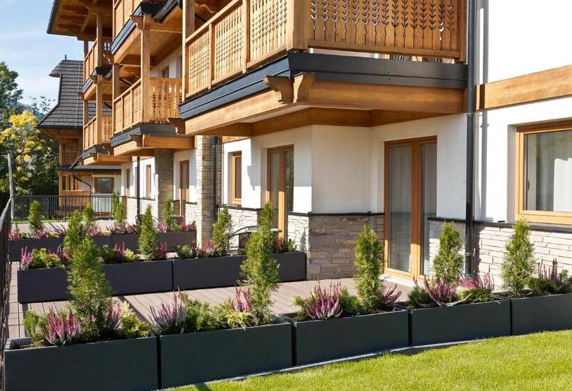 带山景的工作室, Royal Hill Residence