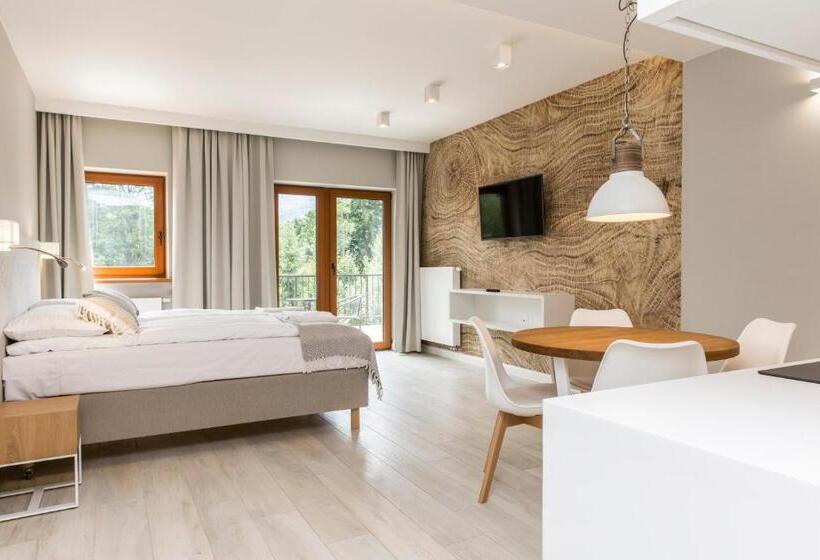 带山景的工作室, Royal Hill Residence