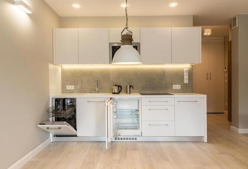 带山景的工作室, Royal Hill Residence