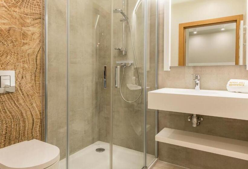 带观景的标准工作室, Royal Hill Residence