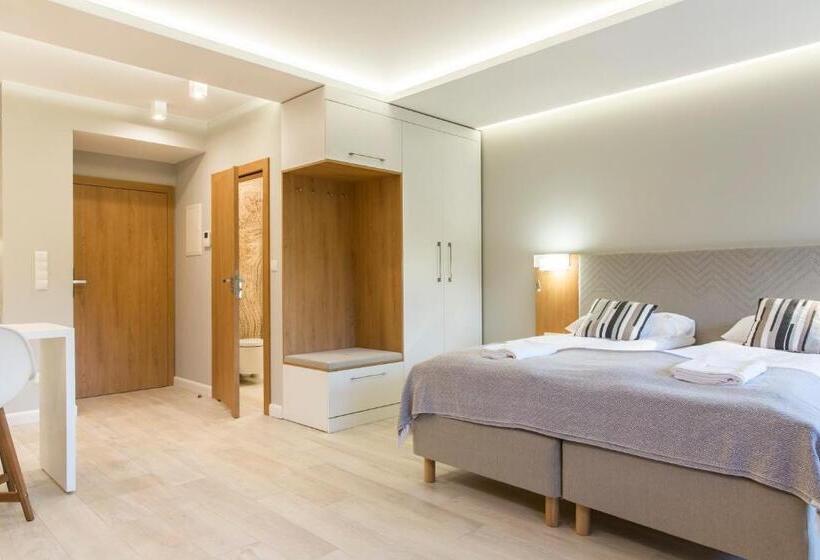 带观景的标准工作室, Royal Hill Residence