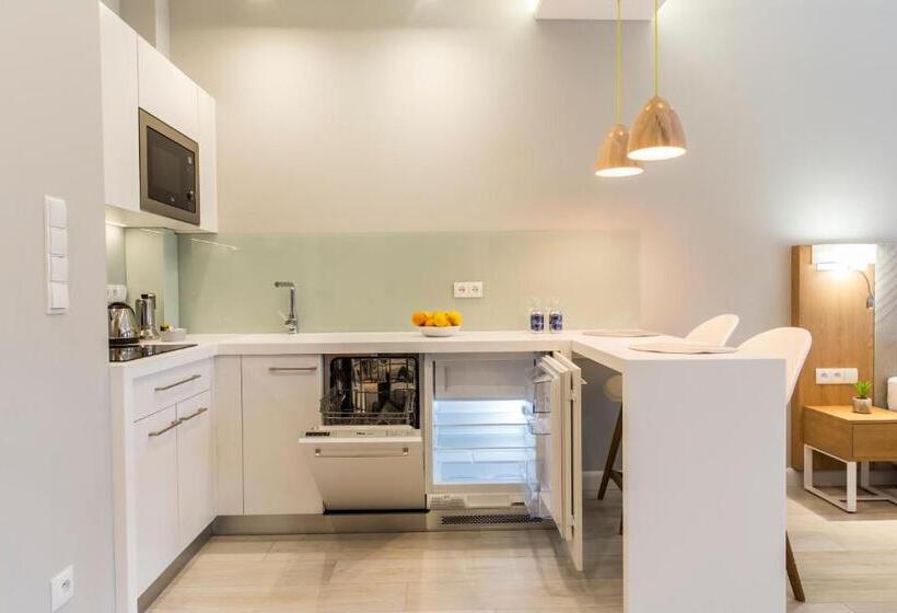 带露台的标准工作室, Royal Hill Residence