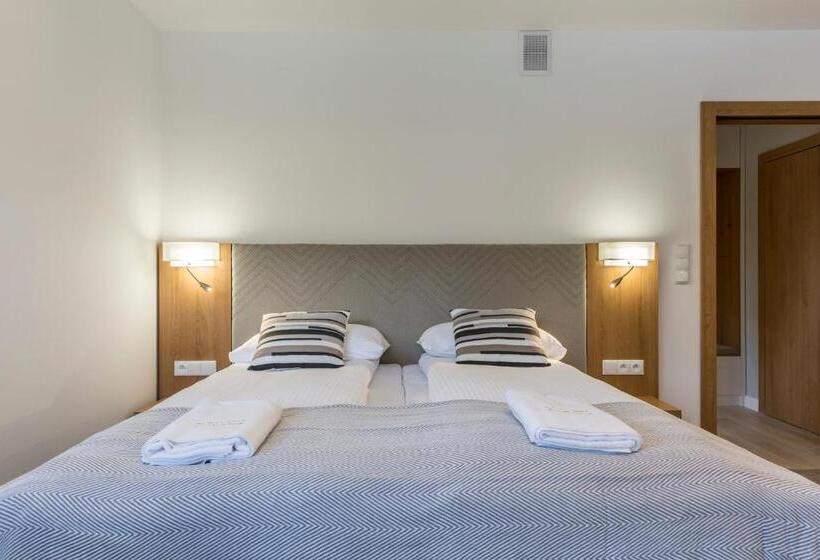 1 Bedroom Apartment Mountain View, Royal Hill Residence