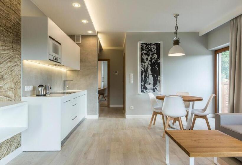 1 Bedroom Apartment Mountain View, Royal Hill Residence