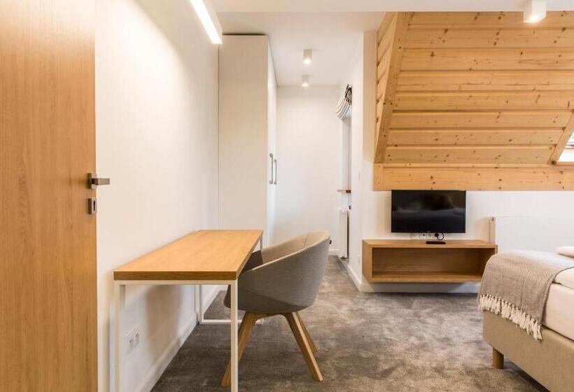 1 Bedroom Apartment Mountain View, Royal Hill Residence