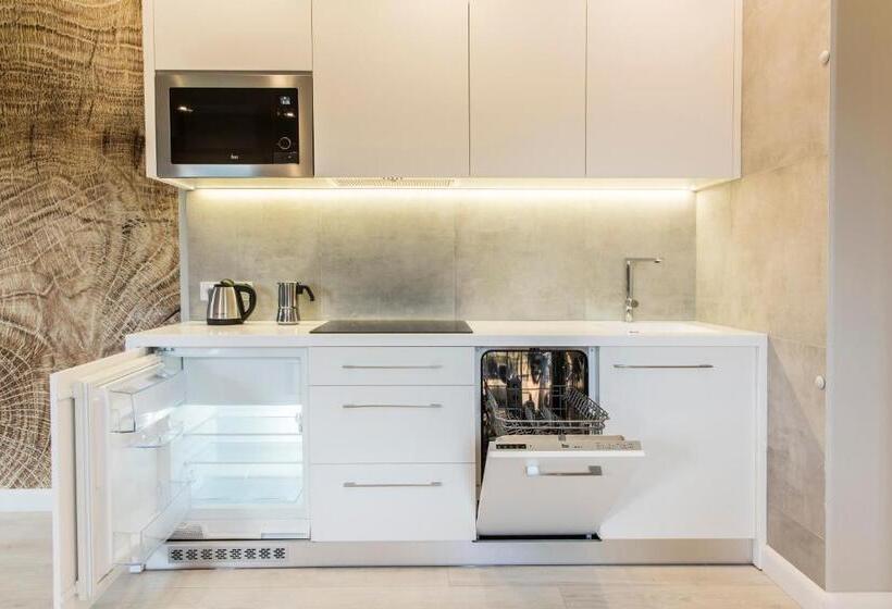 1 Bedroom Apartment Mountain View, Royal Hill Residence