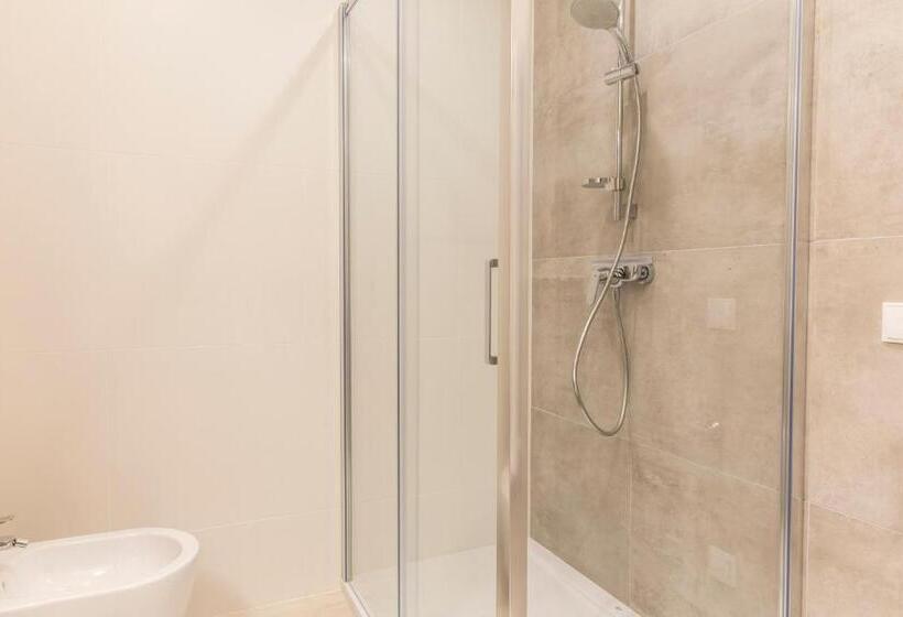 带山景的工作室, Royal Hill Residence