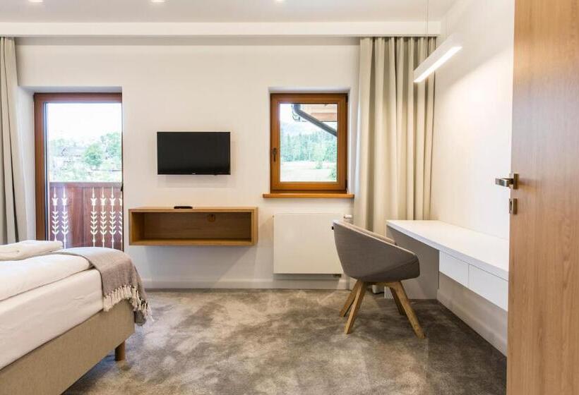 带山景的工作室, Royal Hill Residence