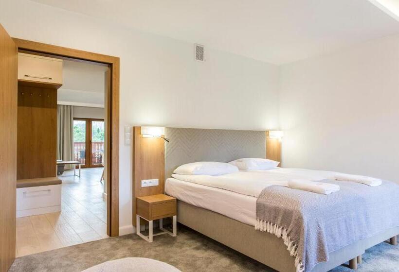 带山景的工作室, Royal Hill Residence