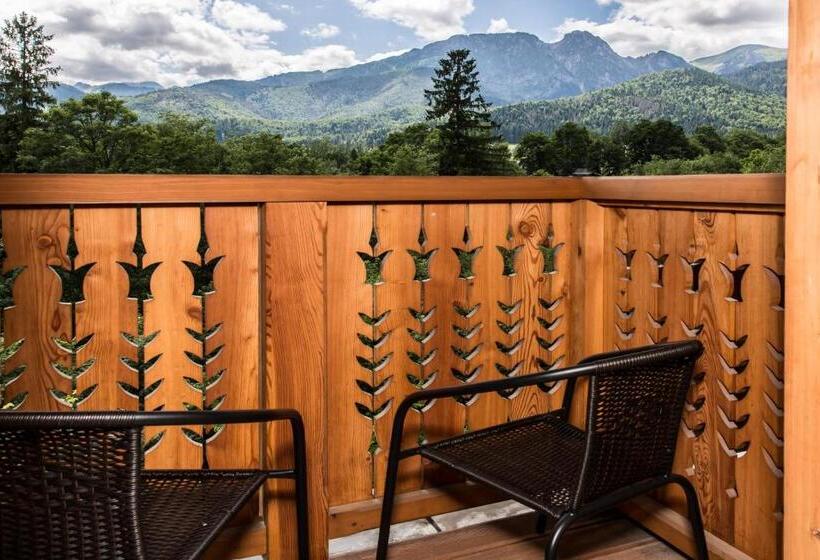 带山景的工作室, Royal Hill Residence