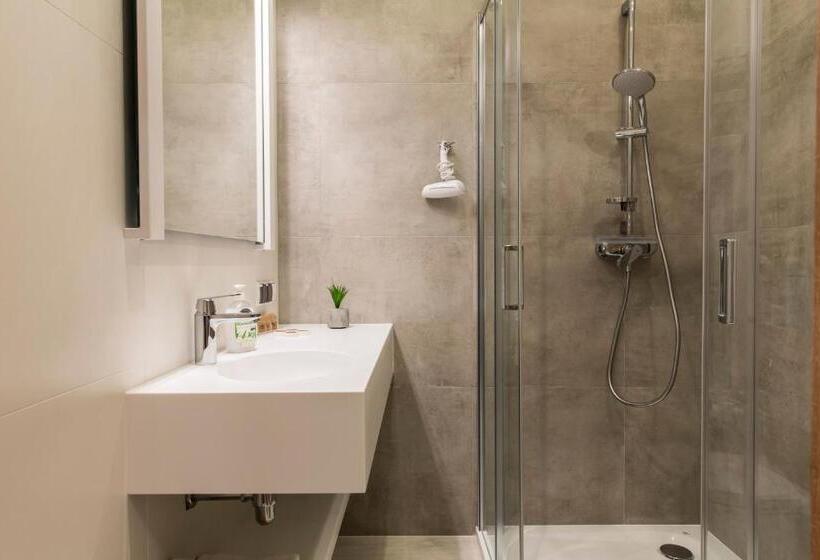 带山景的工作室, Royal Hill Residence