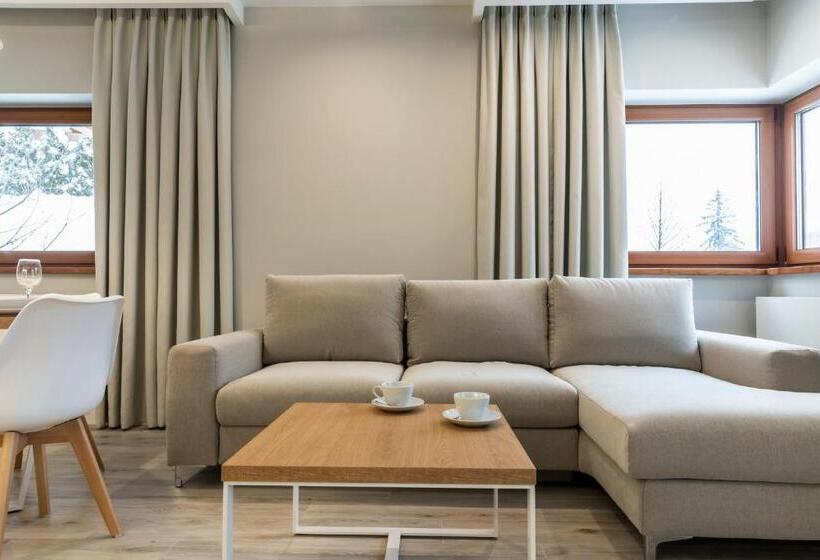 带1个卧室的带阳台的公寓, Royal Hill Residence