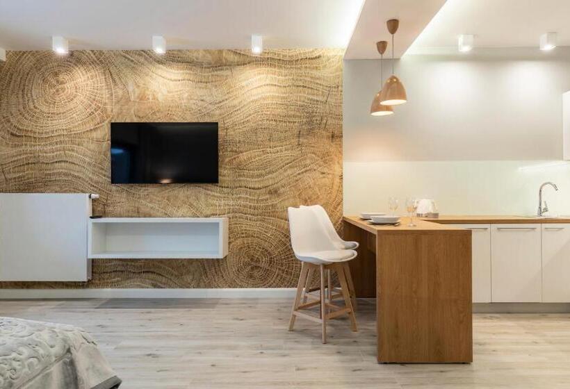 标准工作室带阳台, Royal Hill Residence