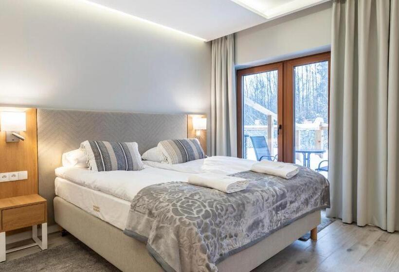 标准工作室带阳台, Royal Hill Residence