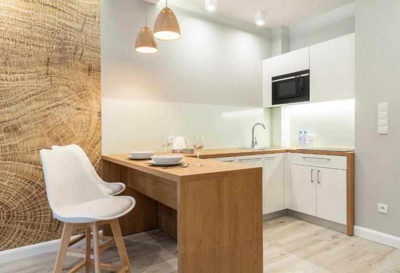 标准工作室带阳台, Royal Hill Residence