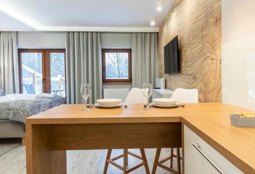 标准工作室带阳台, Royal Hill Residence