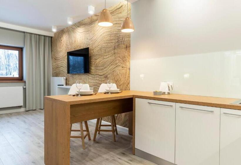 标准工作室带阳台, Royal Hill Residence