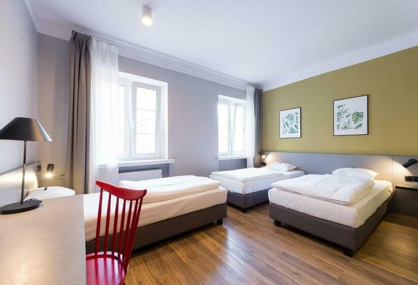 اتاق استاندارد سه نفره, Wozna 11 Stare Miasto