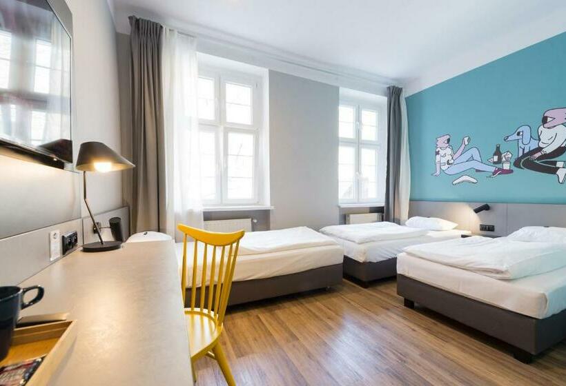 اتاق استاندارد سه نفره, Wozna 11 Stare Miasto