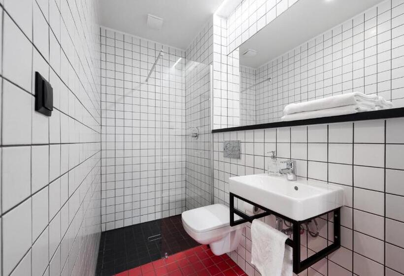 اتاق استاندارد, Wozna 11 Stare Miasto