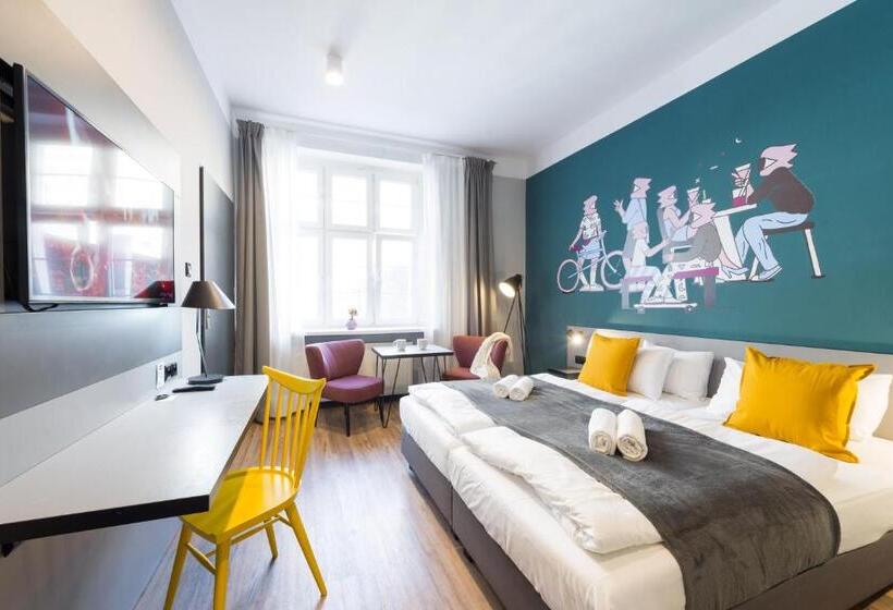 استودیوی استاندارد, Wozna 11 Stare Miasto