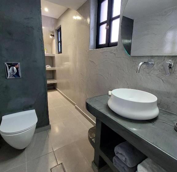 Studio Standard, Anthonas Apartments