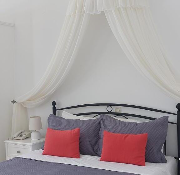 Studio Standard, Anthonas Apartments