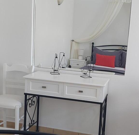 استودیوی استاندارد, Anthonas Apartments