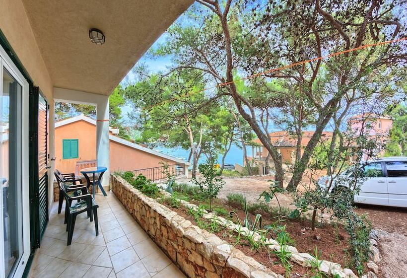 דירת חדר עם נוף לים ומרפסת, Apartments Ruzmarin