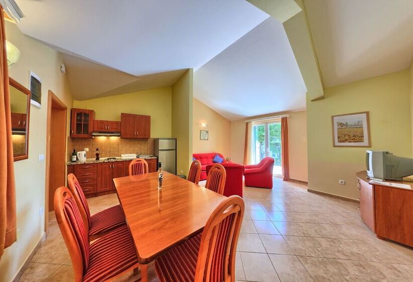 דירת חדר עם נוף לים ומרפסת, Apartments Ruzmarin