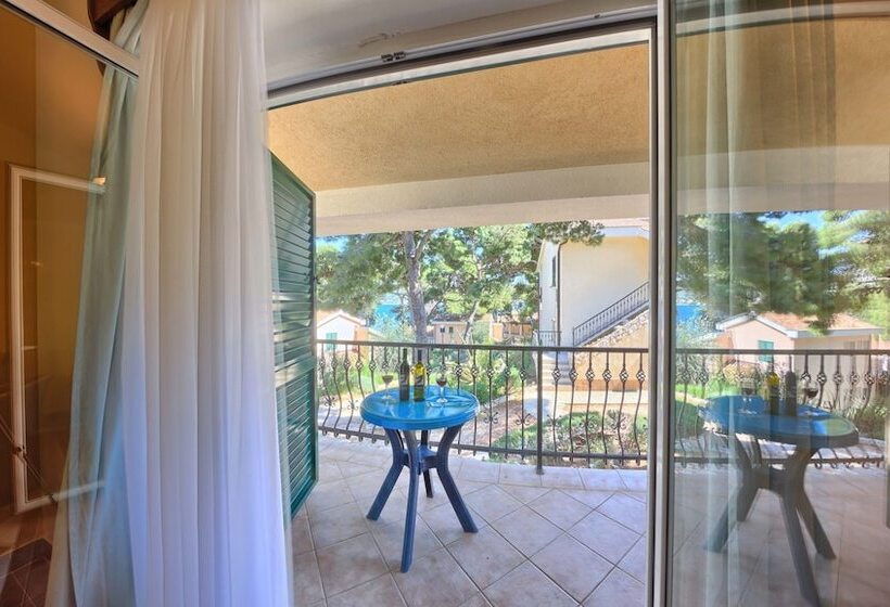 דירת חדר עם נוף לים ומרפסת, Apartments Ruzmarin