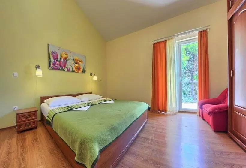 Huoneisto 2 Makuuhuonetta Merinäkymä, Apartments Ruzmarin