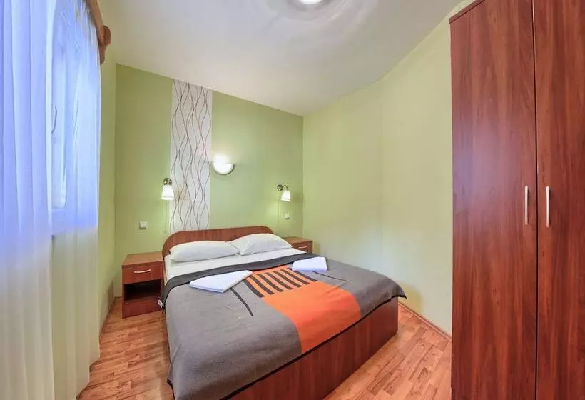 Huoneisto 2 Makuuhuonetta Merinäkymä, Apartments Ruzmarin