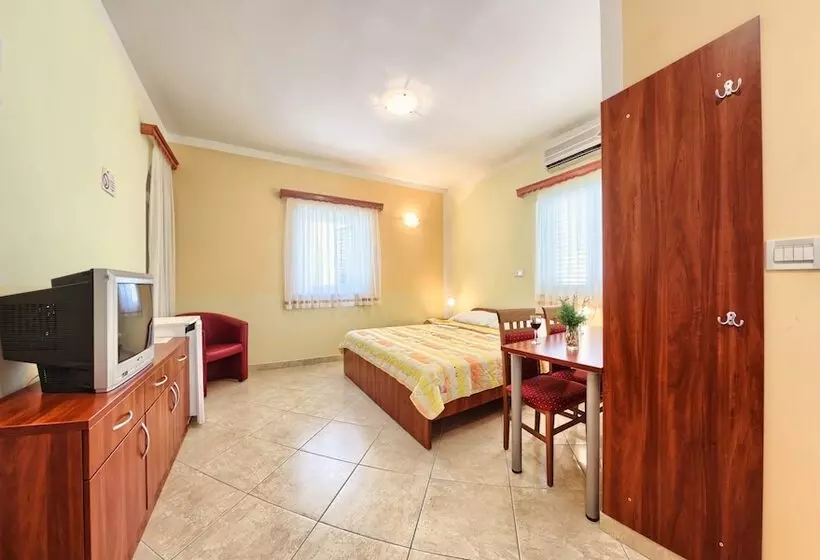 Deluxe-huone Sivuttainen Merinäkymä, Apartments Ruzmarin