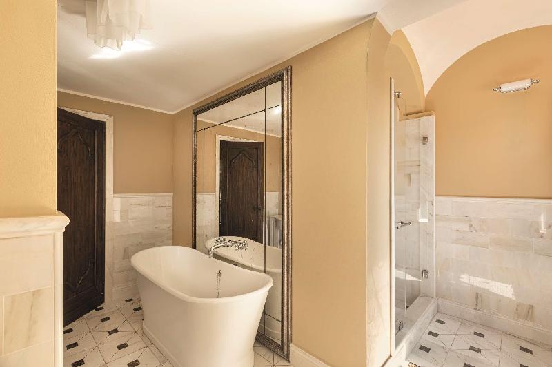 デラックスジュニアスイート, Castello Di Casole, A Belmond Hotel, Tuscany