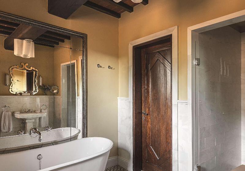 デラックスジュニアスイート, Castello Di Casole, A Belmond Hotel, Tuscany