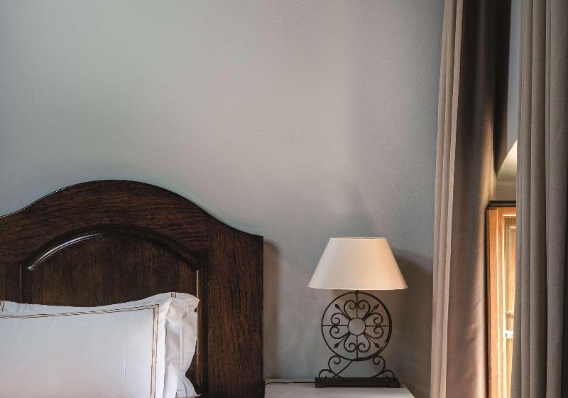 デラックスジュニアスイート, Castello Di Casole, A Belmond Hotel, Tuscany