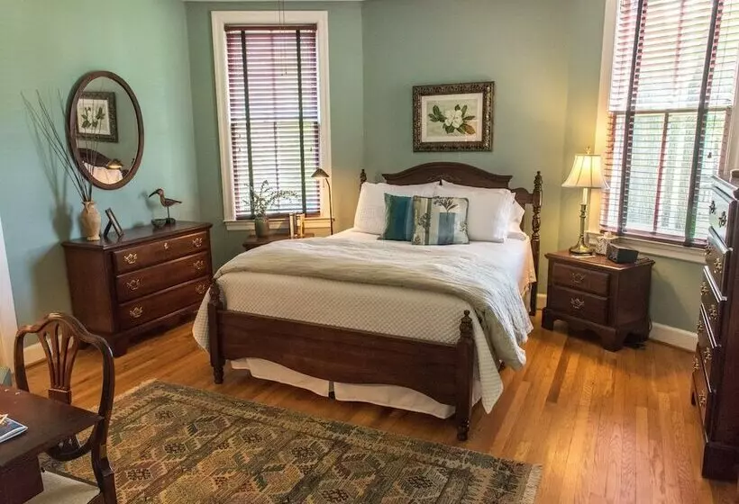 スーペリアースイート, Charles Bass House Bed & Breakfast