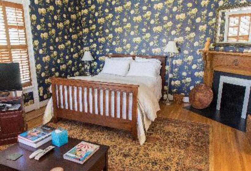 חדר סטנדרט חדר אמבטיה משותף, Charles Bass House Bed & Breakfast