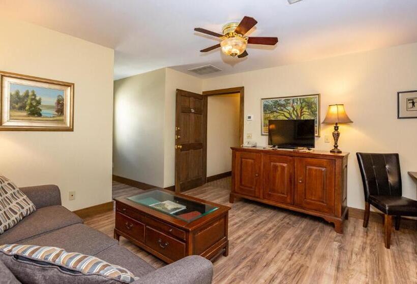 수피리어 스위트, Artists Colony