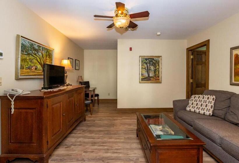 수피리어 스위트, Artists Colony