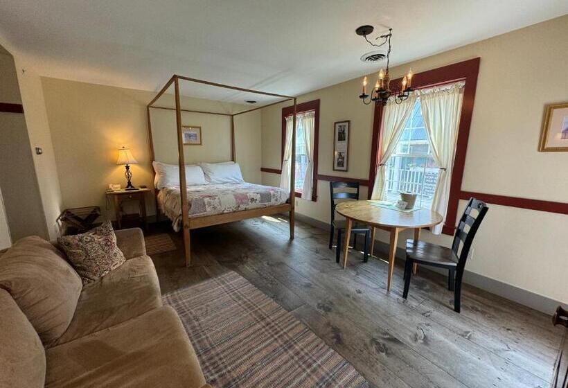 디럭스 룸, Artists Colony