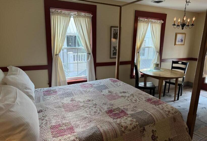 디럭스 룸, Artists Colony