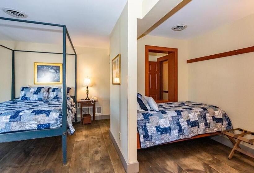 스탠다드 트리플 룸, Artists Colony