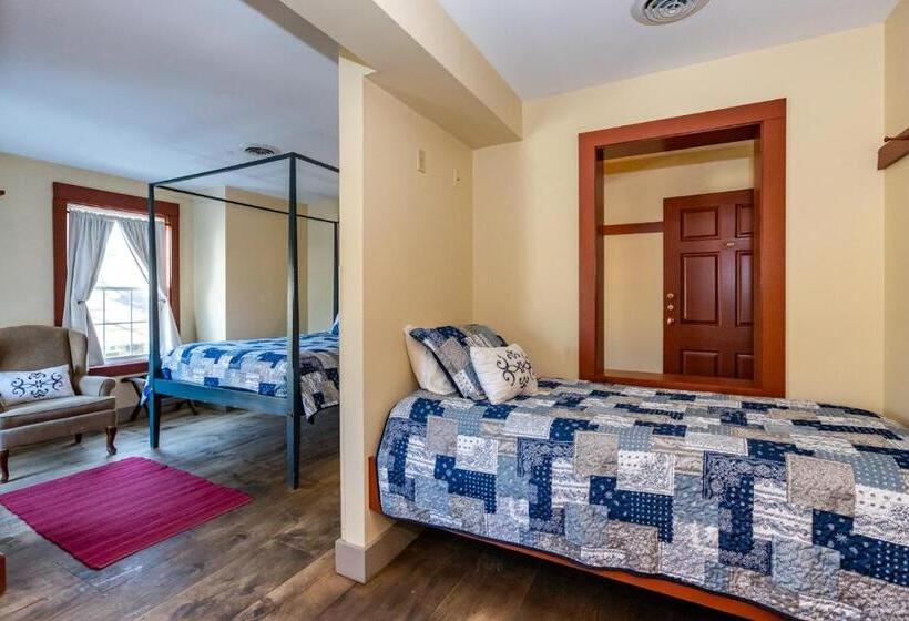 Quarto Triplo Standart, Artists Colony